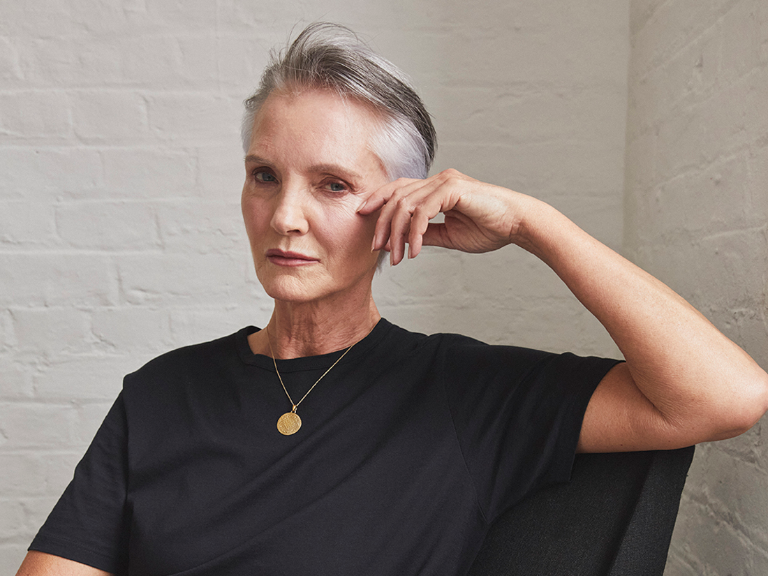 Short grey hair: the trend for 2021
